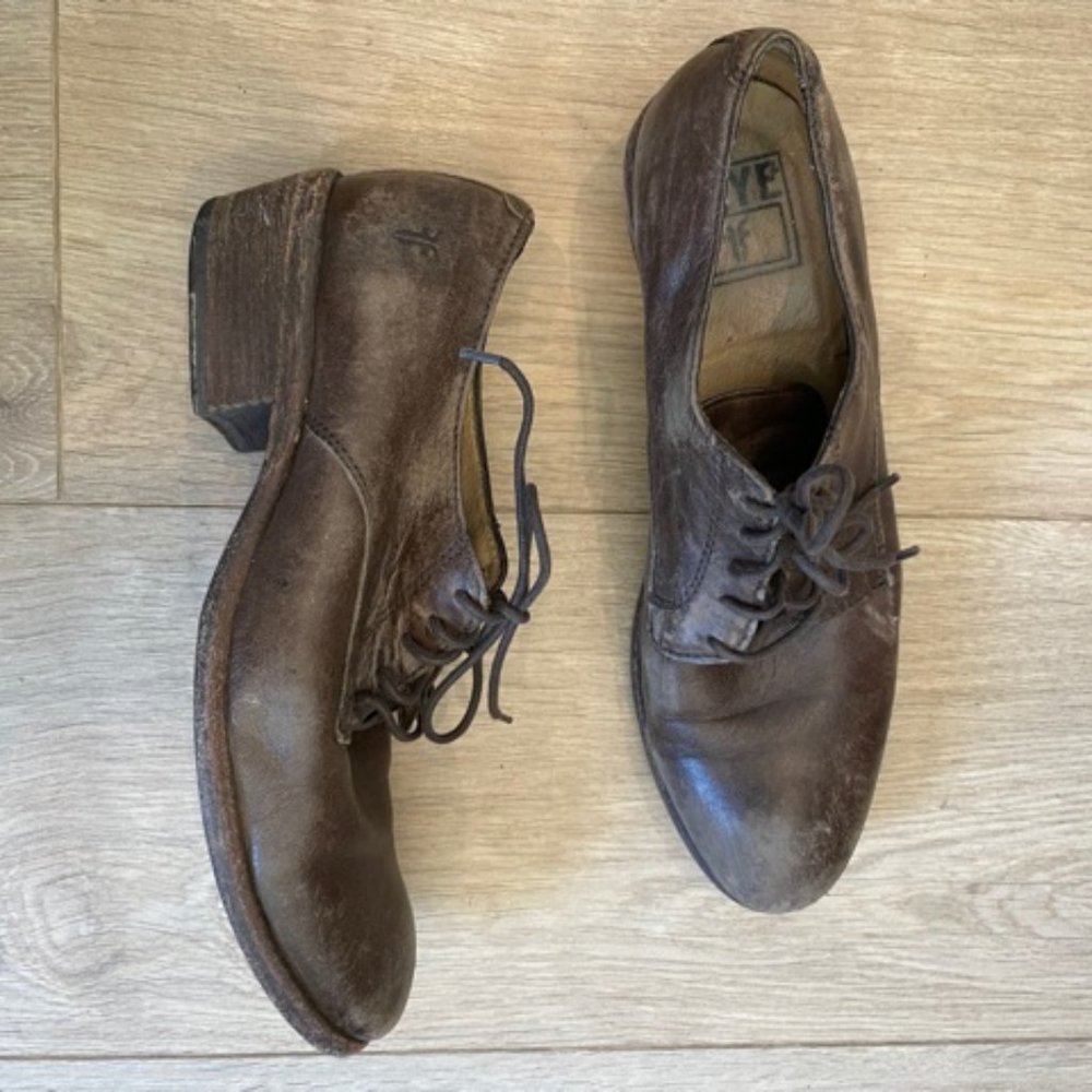 Frye Carson Oxford in Dark Brown